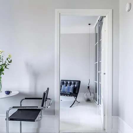 Elegant Scandinavian 2br In Trendy Kallio